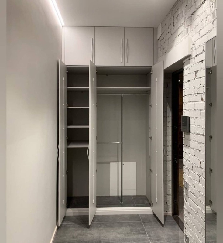 Распашные шкафы-Встроенный шкаф с распашными дверями «Модель 16»-фото2