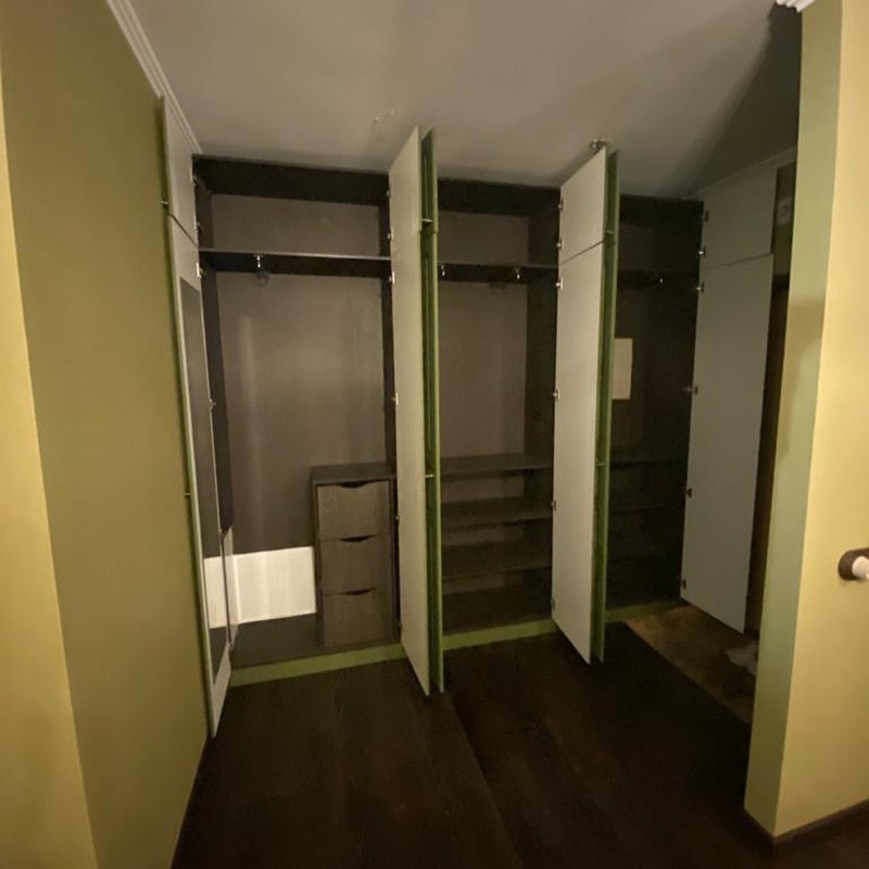 Встроенные распашные шкафы-Встраиваемый шкаф с распашными дверями «Модель 31»-фото3